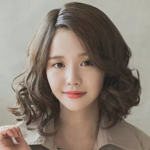 今年還燙大波浪就土爆了,現(xiàn)流行這種 減齡 款, 燙完年輕10歲