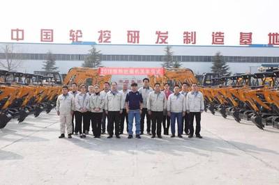 恒特挖掘機再交付15臺微型挖掘機，助力客戶高效作業